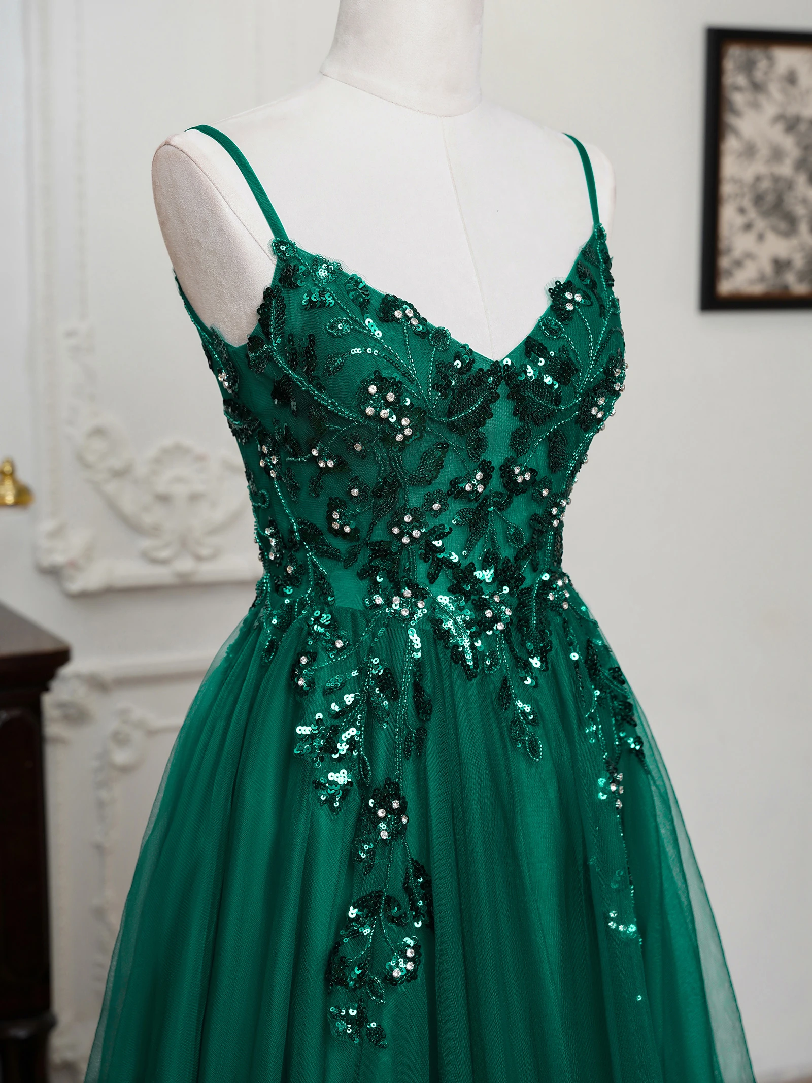 Sexy Maxi Train Evening Dresses Spaghetti Straps V-Neck Sequin Appliques Backless Prom Dress Tulle A-Line High Split Sling Gowns image 6