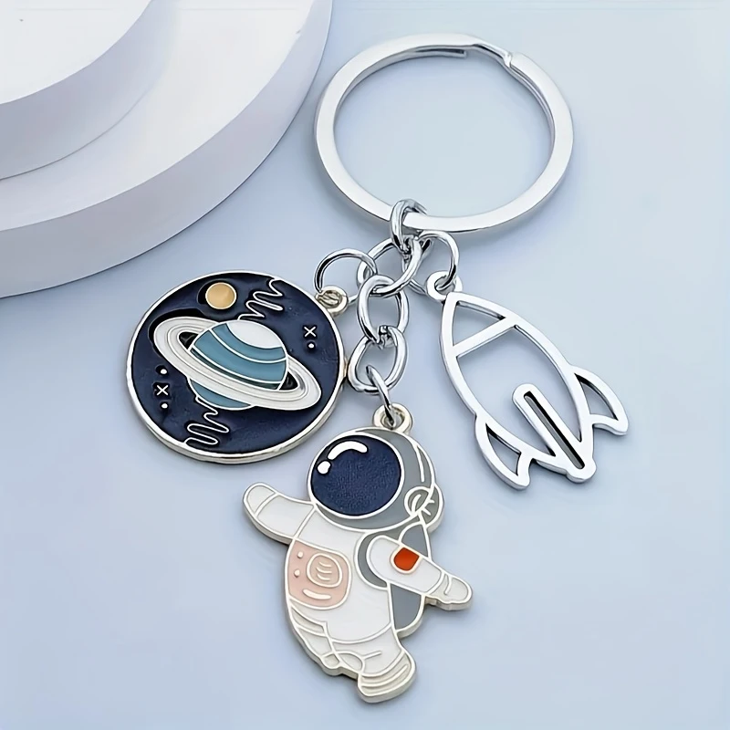 1Astronaut and rocket keychain set，Zinc Alloy Space Theme Keychain，Planet and astronaut pendant，For astronomy enthusiasts，Bag Pe