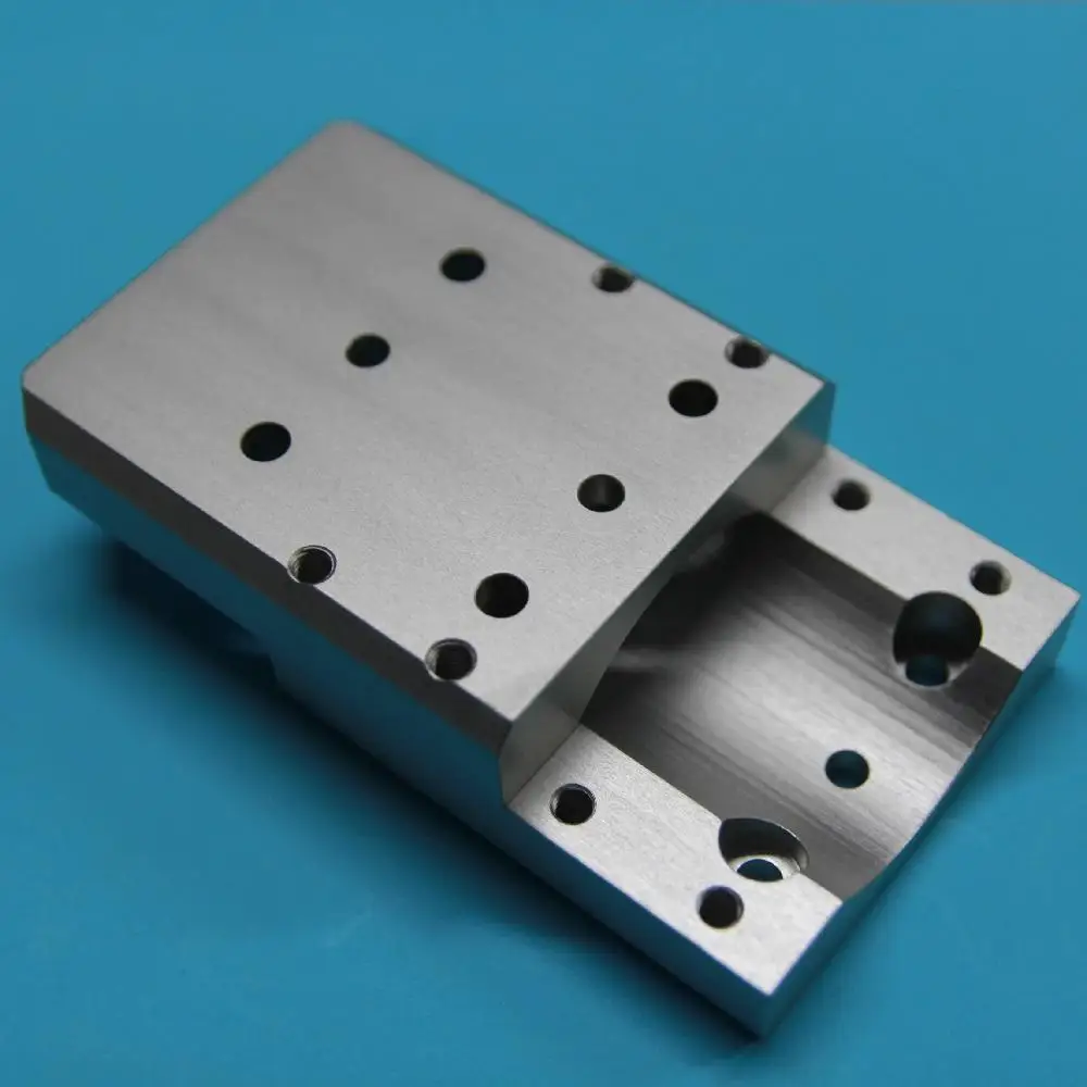 خدمات التصنيع باستخدام الحاسب الآلي المخصصة لأجزاء الألومنيوم مع السفع الرملي والمؤكسد