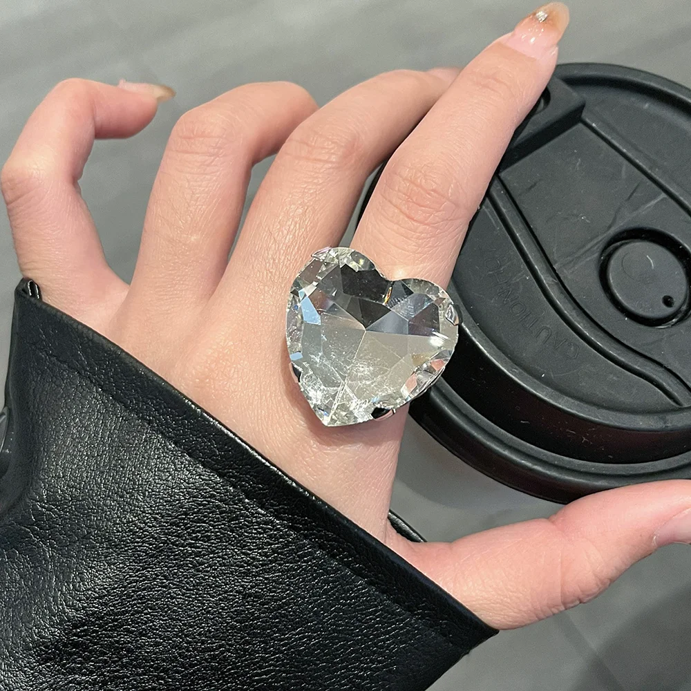 Exaggerated Heart-Shaped Large Gemstone Wide Ring For Women With Light Luxury High-End Feel Unique Individualistic Food Ring