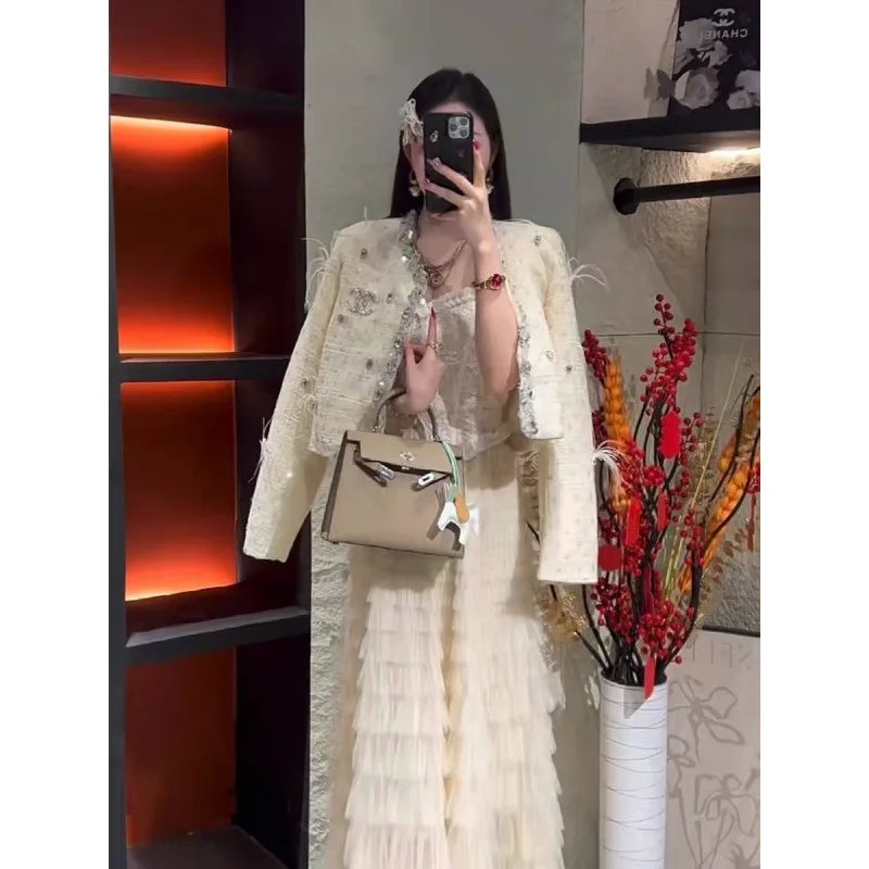 ملابس خارجية كاجوال مستديرة Ne Dr مع تفاصيل ريش، مادة صوفية من نسيج مخملي عالي الخصر للنساء #4