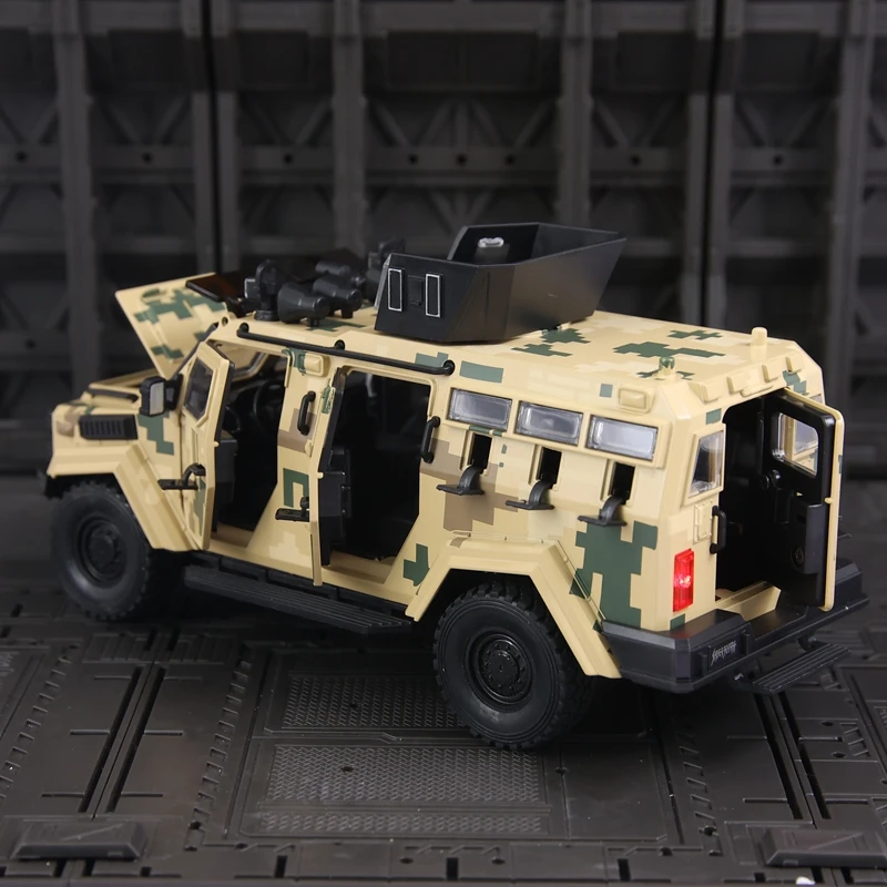 1:24 espadachim tigre à prova de explosão modelo de carro de liga, portas e capô do motor, porta-malas pode ser aberto