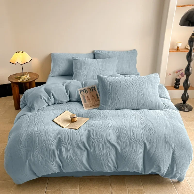 2025 شتاء جديد بلون الصوف أربع قطع مجموعة الحليب الصوف منحوتة غطاء لحاف الفراش سميكة طقم دافئ مريح