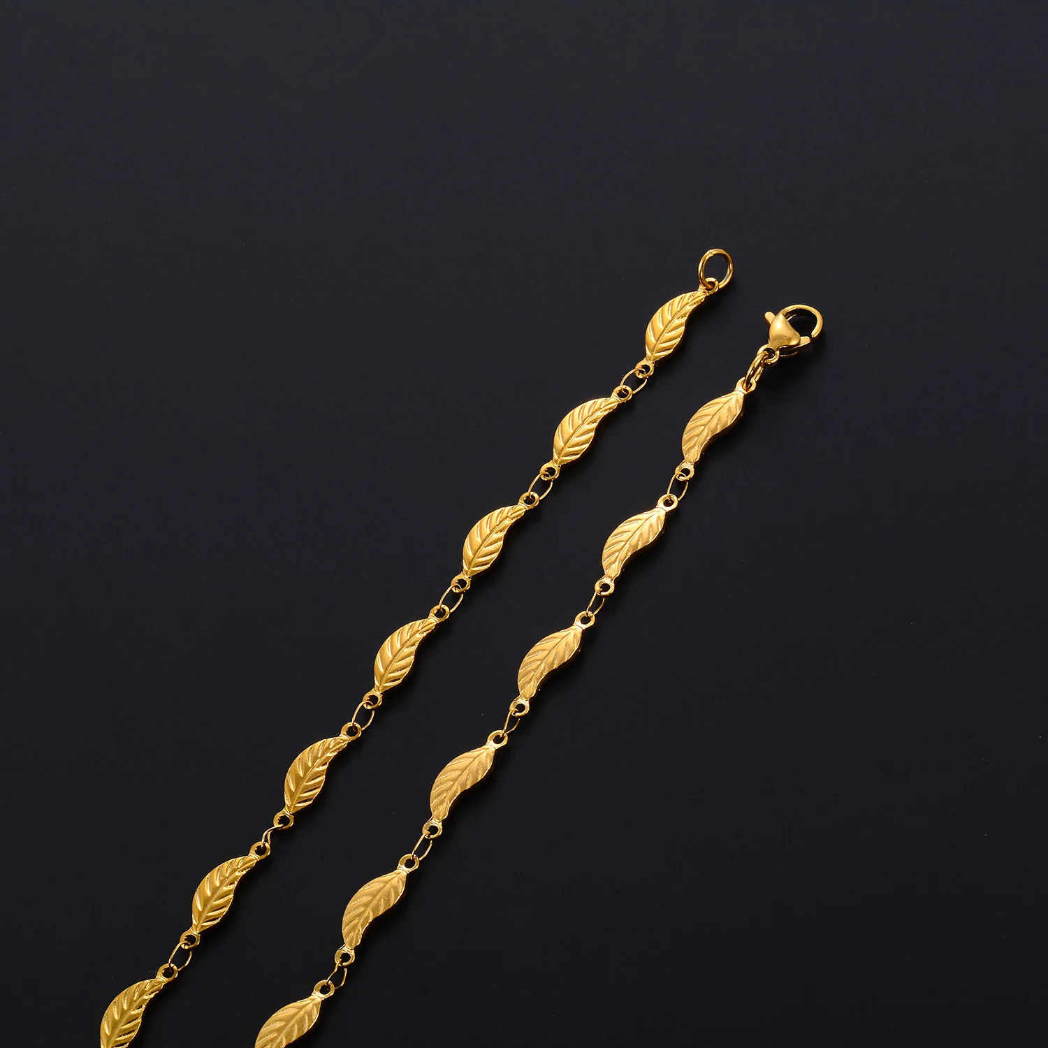Halskette aus Edelstahl mit geprägten Blättern, versilberte Choker-Metallkette für Frauen und Mädchen – Detail 4