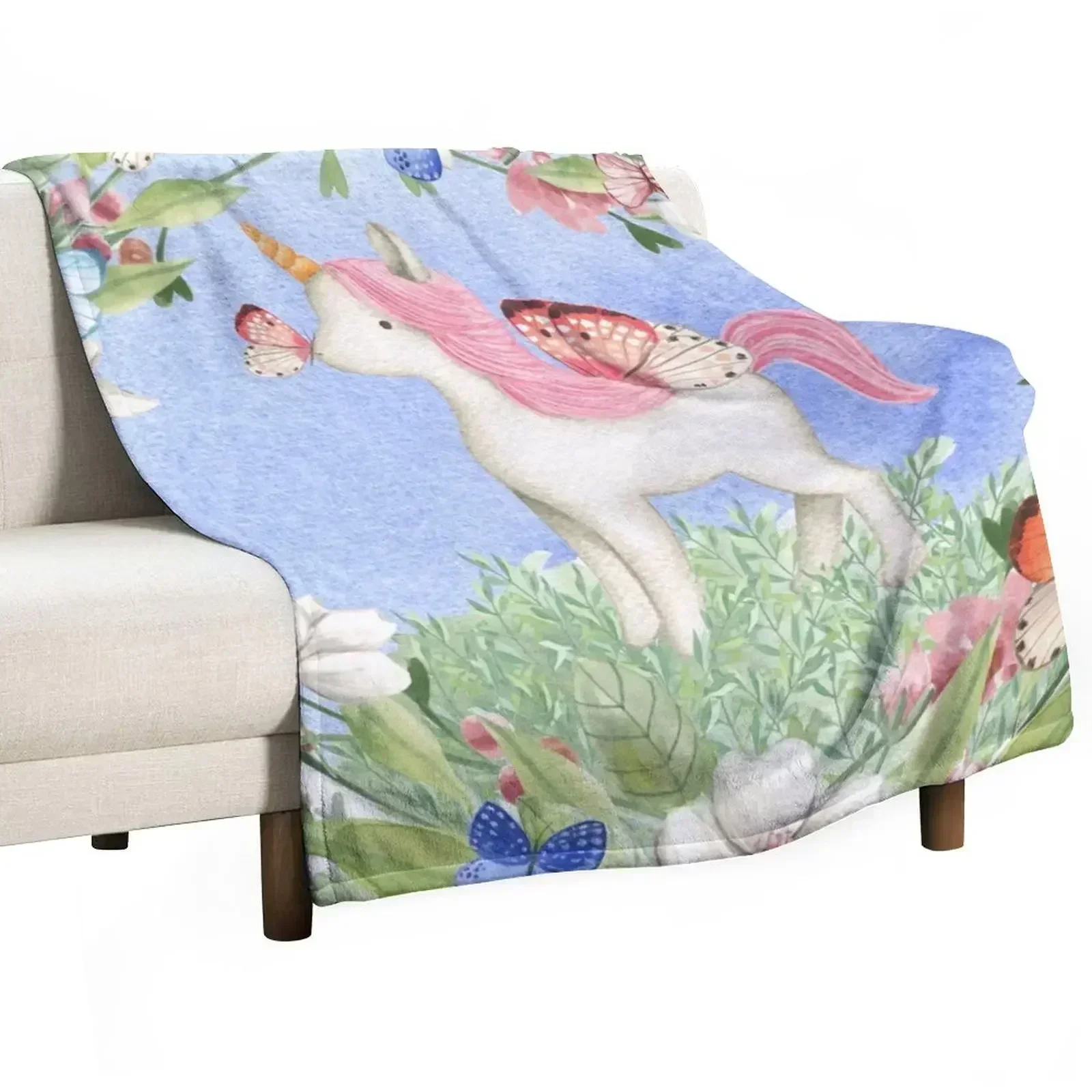 Baci a farfalla: un unicorno da fata acquerello, fiori e farfalle, simpatico unicorno per bambini. Coperta da tiro. Coperte pelose