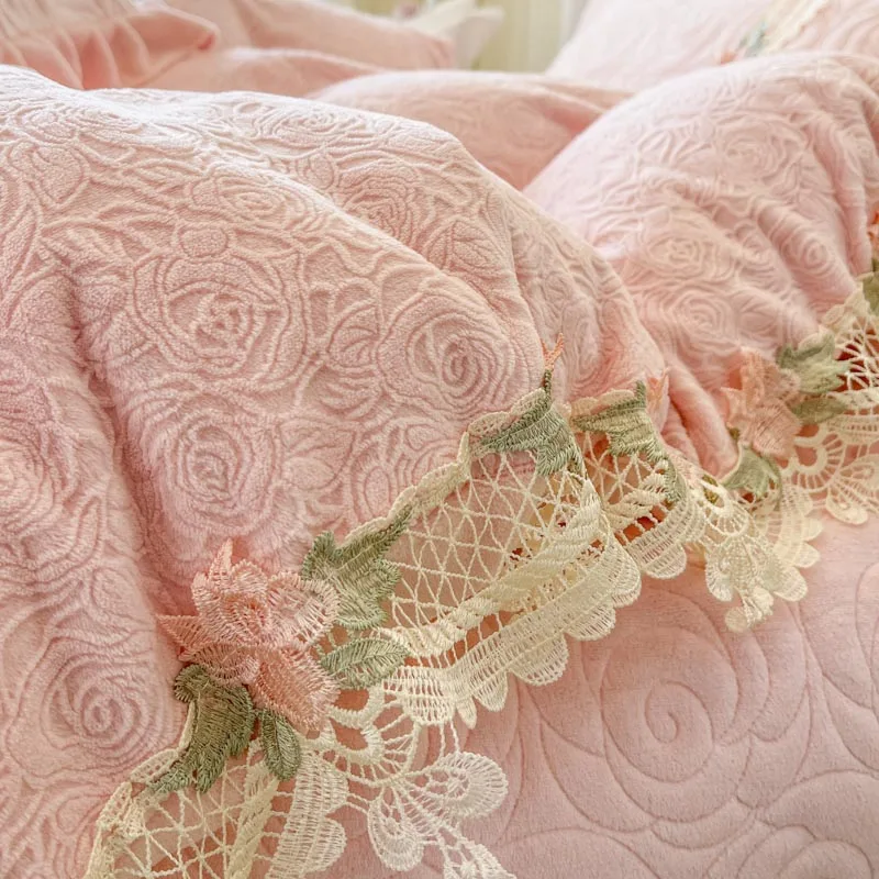 4/6Pcs Pink Flowers Lace Ruffles Princess Bedding Set Warm Thickened Winter Carved Velvet Duvet Cover Set Bedspread Pillowcases