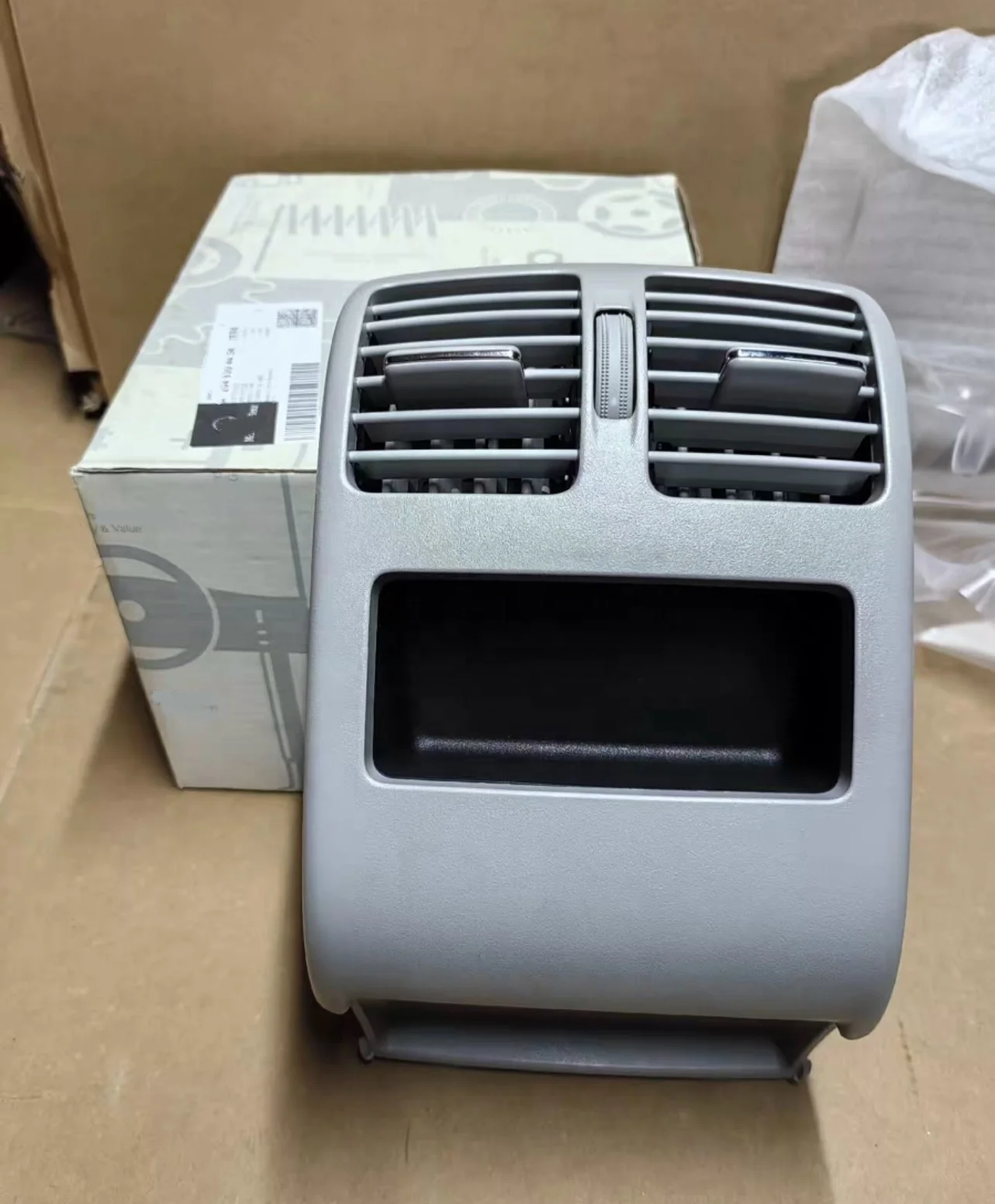 A2048304454 the Rear air Nozzle of the Central Console for GLK350 GLK250 GLK200