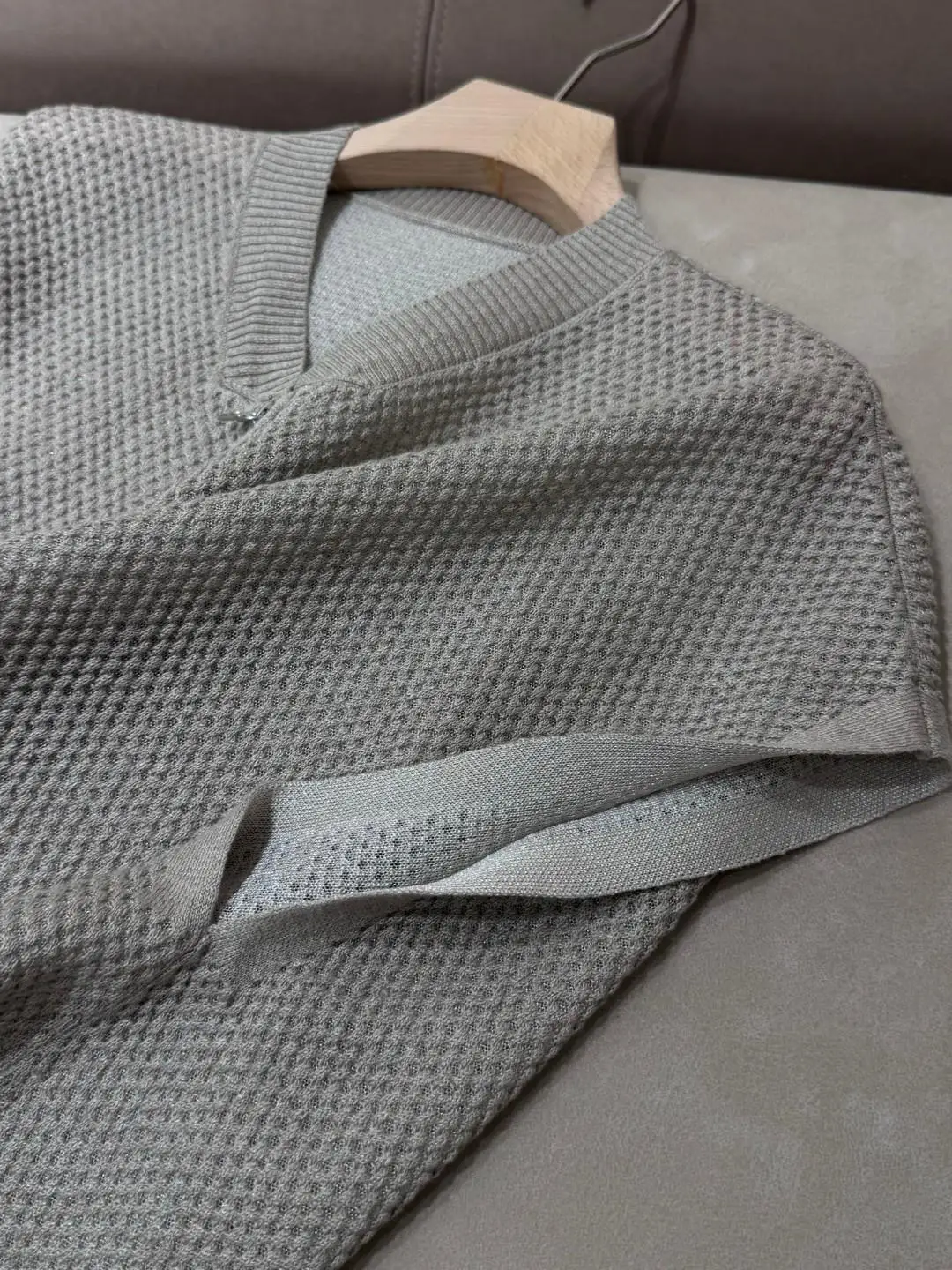 เสื้อกั๊กถักแขนกุดกลวงแวววาวผ้าลินินหรูหราของผู้หญิง