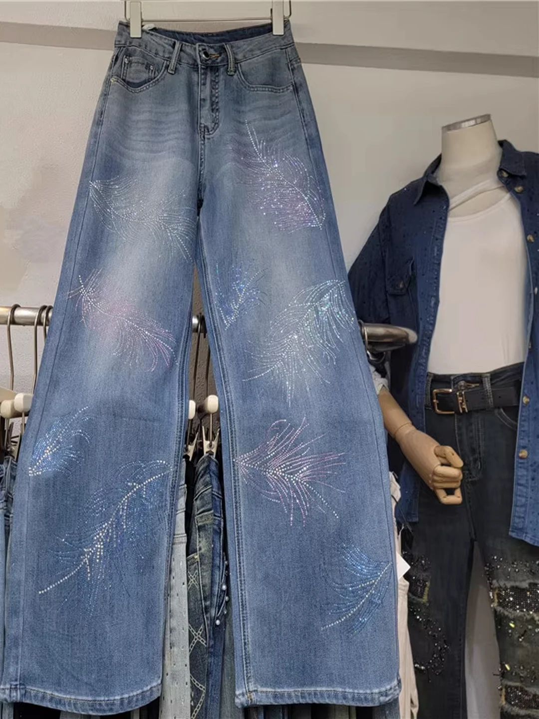 

2026 New Design Feathers Embellished High Waist Straight Leg Wide Leg Floor Length Jeans Women's Fashionable Casual Denim