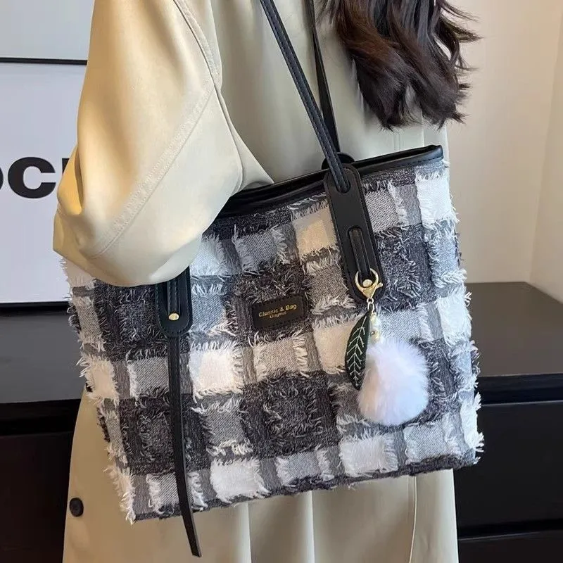 

Black White Color Block Fringe Tote Bag Women Check Pattern Large Capacity Shoulder Bags Ladies Casual Commute Underarm Bag 2025