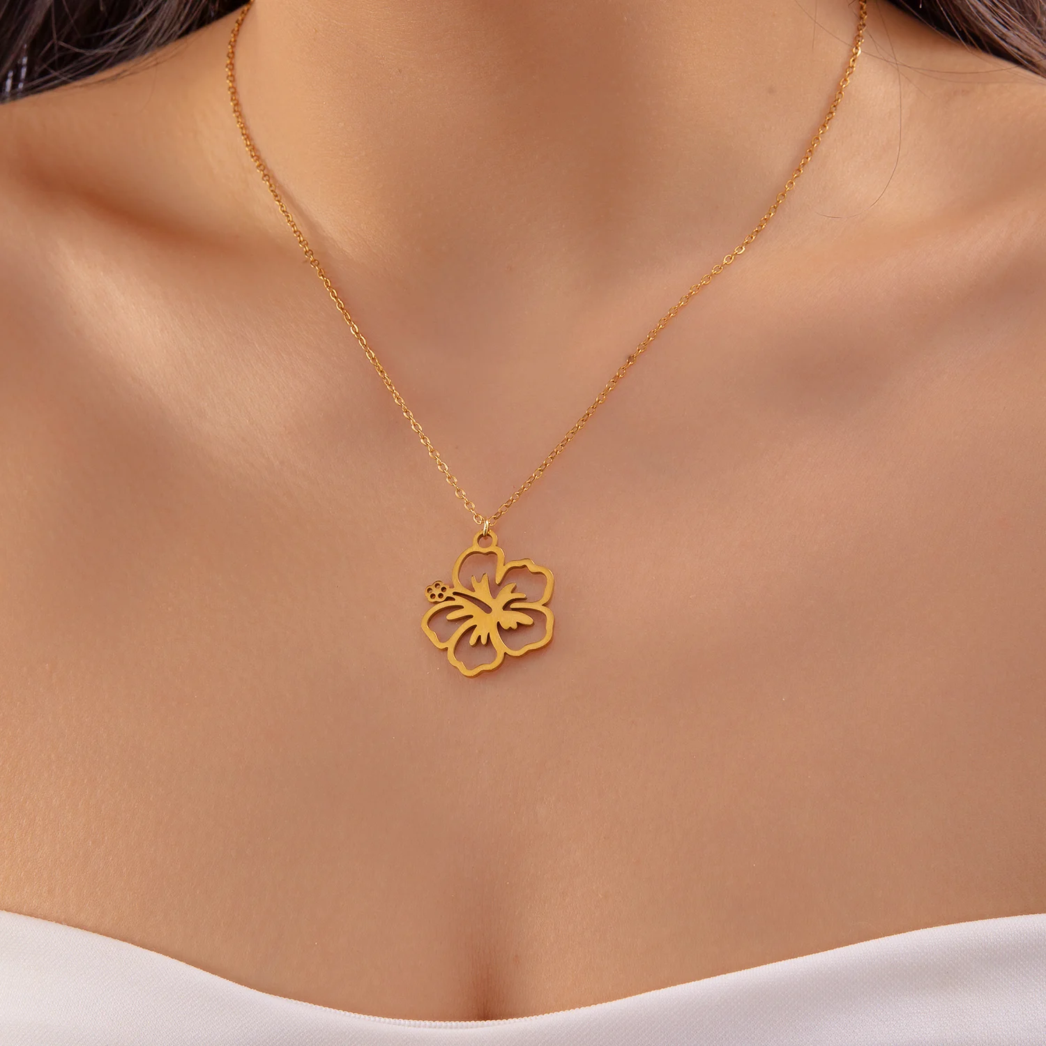 Edelstahl Hohle Blumen-Anhänger Halskette für Frauen Minimalistische Goldfarben Blumen-Halskette Charms Hochzeit Party Schmuck – Detail 2