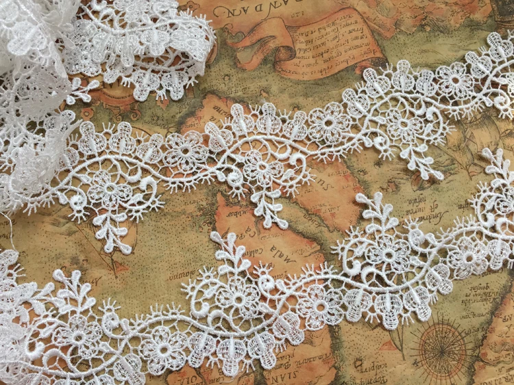 

Contracted Style Handmade Embroidery Floral Lace Inwrought Trim Boards With Hollow Out Design Fabric