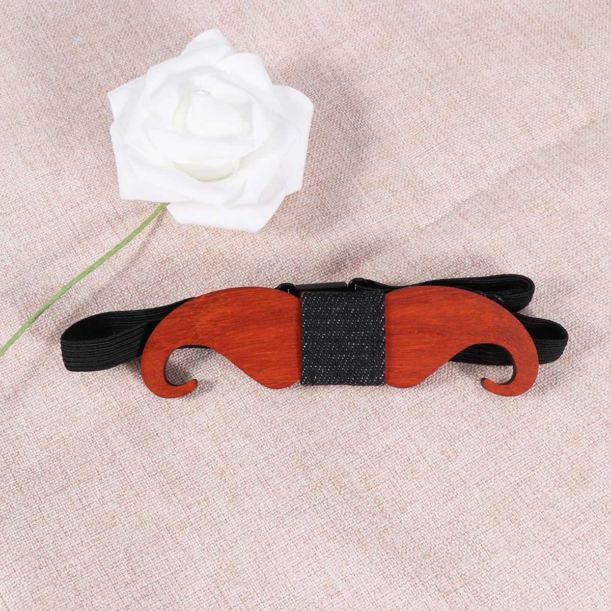 Рисунок 3 - деревянный галстук-бабочка с рисунком бороды