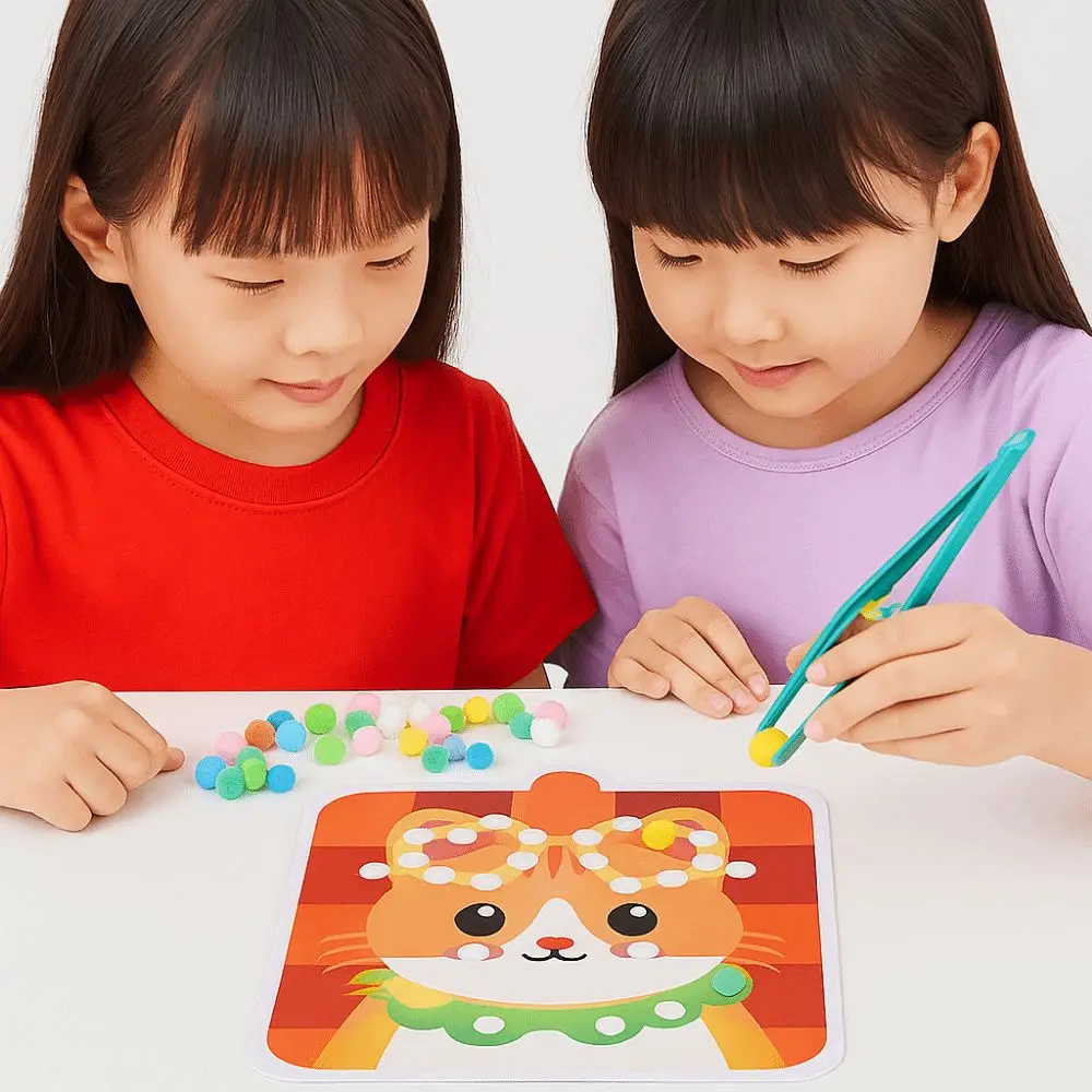 วัสดุทําด้วยมือเด็กหนังสือสติกเกอร์การศึกษา Hairball สัตว์ Pompom Art Kit การเรียนรู้การ์ตูน Pompom หัตถกรรมของเล่น