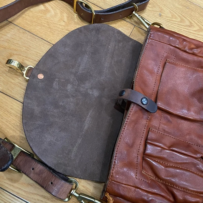 Saco mensageiro de pele esqueletal para homens, mochila de couro macio, nicho retrô na moda, casual preguiçoso, feito à mão