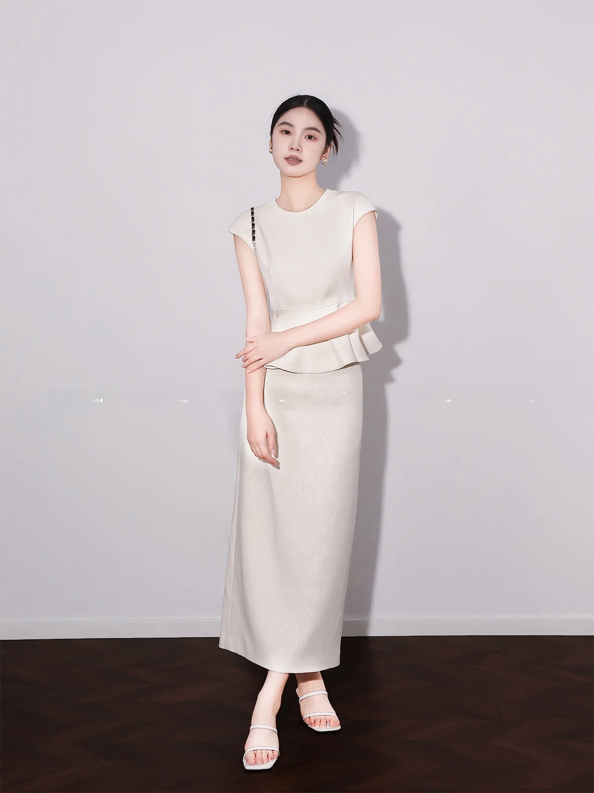 

ChillFit Hepburn Sle High Waist Umbrella Skirt Top Set Women Summer Faion Ensemble Waist Cinching f Body Skirts