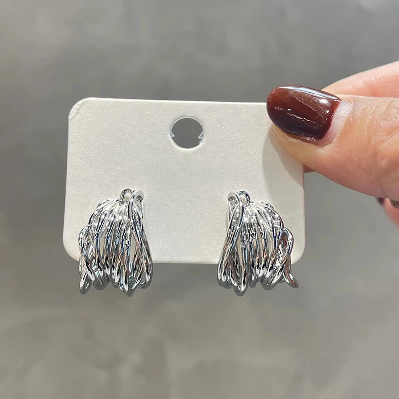 Huitan Edle, zierliche Creolen für Damen, neuer trendiger, schicker Ohrschmuck mit mehrfachem Kreuzdesign, bezaubernder, vielseitiger Partyschmuck