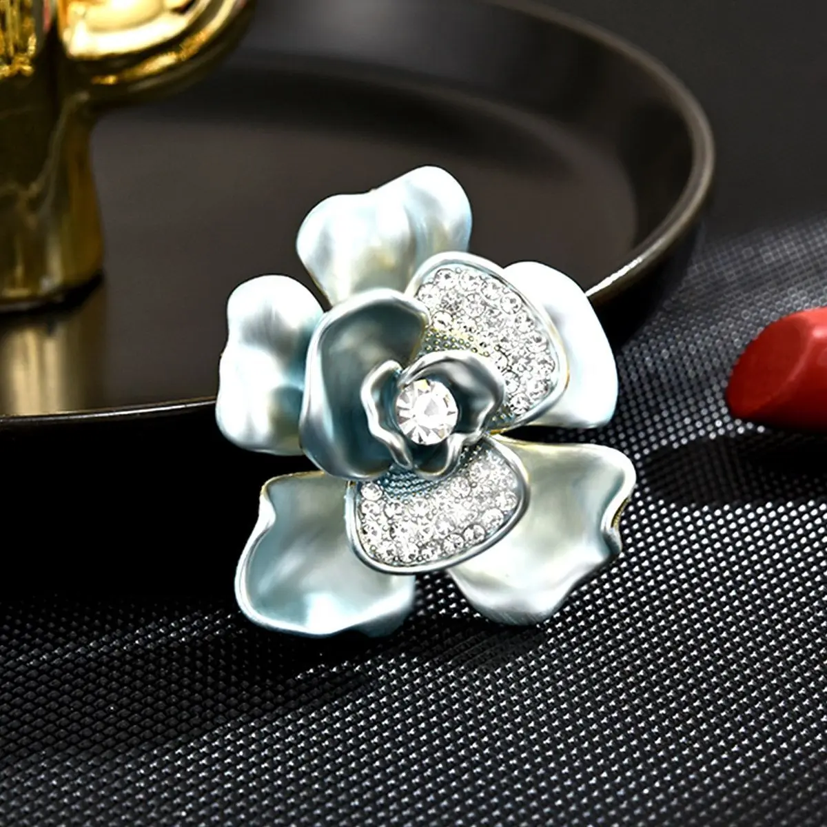 French Classic Design Zircon-encrusted Temperament Camellia Brooches Women Fashion Plant Flowers High-grade Corsage Pin Jewelry