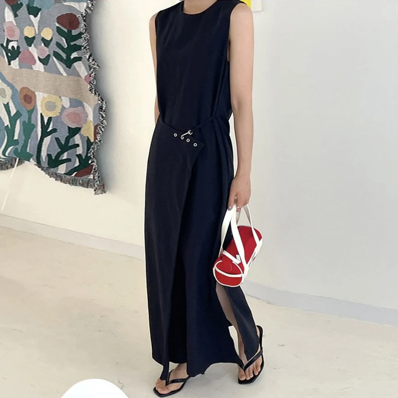 فستان طويل للتخسيس بحزام جانبي وخصر مشدود بتصميم بسيط على الطراز الكوري للسيدات موضة الصيف غير رسمية بلون واحد