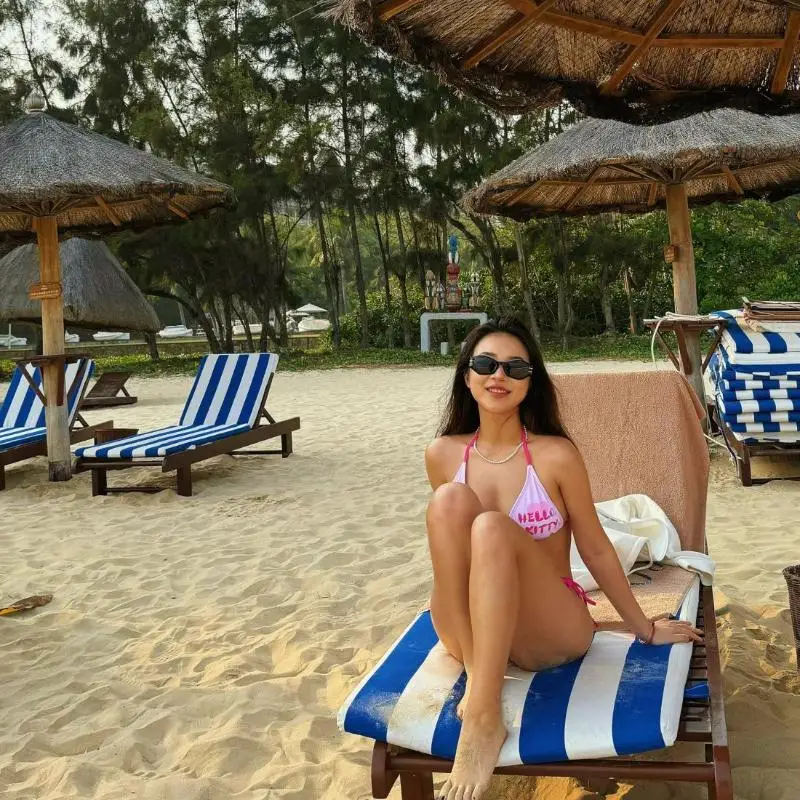 Sanrio ensemble de Bikini peau noire Hello Kitty ensemble de Bikini maillot de bain Style Sexy coussin de poitrine Style de vacances piscine plage ensemble de Bikini