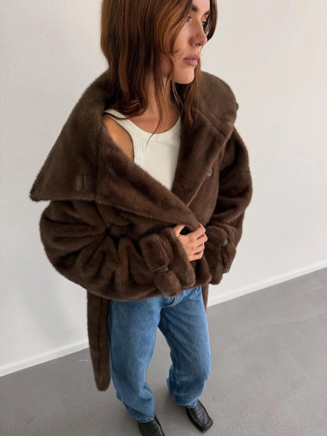 

Однотонное пальто из искусственного меха на шнуровке, повседневное двубортное женское теплое короткое пальто с длинными рукавами, модные зимние уличные пальто 2025 года