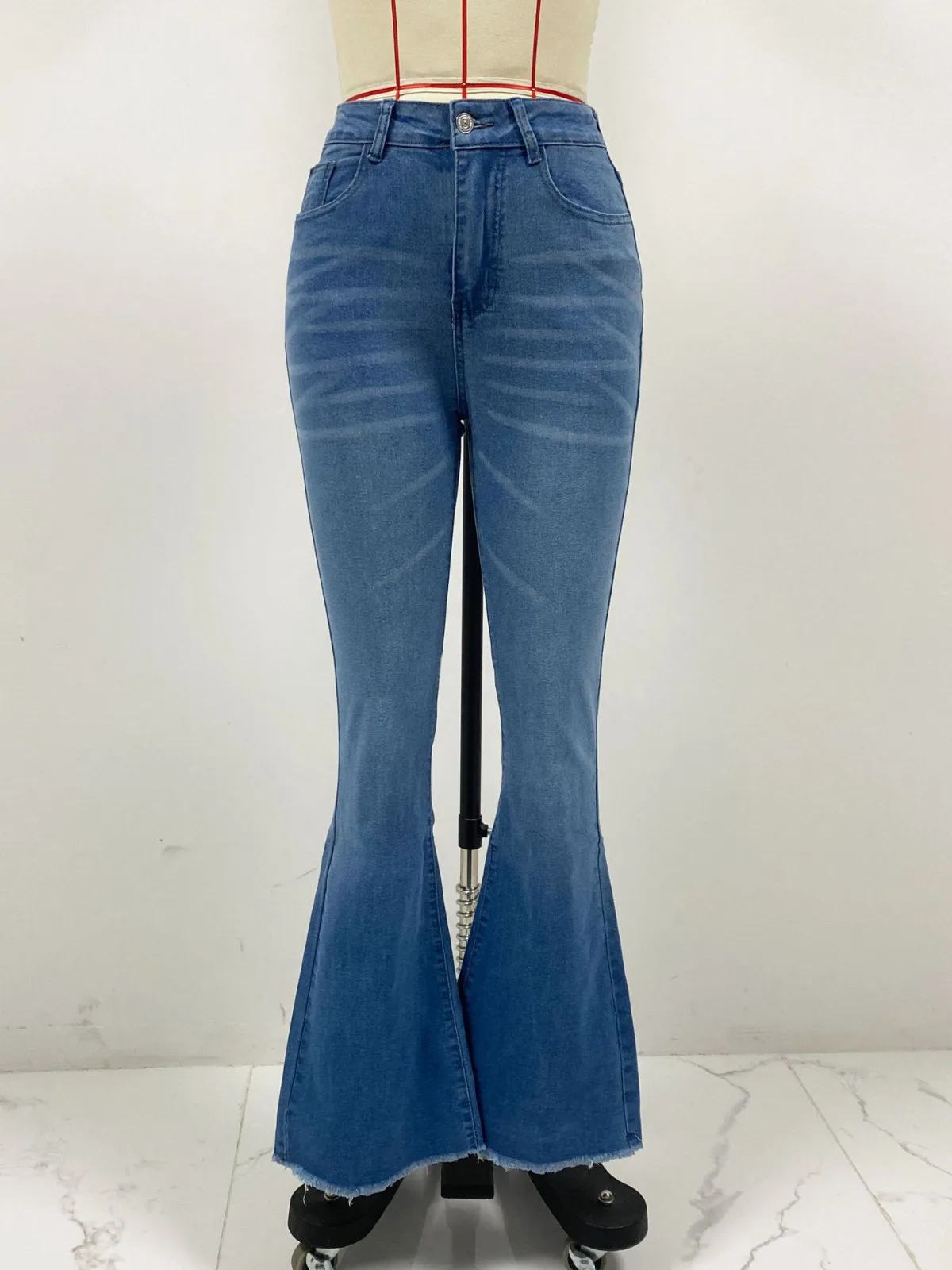 Dames 2026 Klassieke stijl gewassen casual en veelzijdige jeans Mode Retro woon-werkverkeer Afslankende rechte broek met wijde pijpen