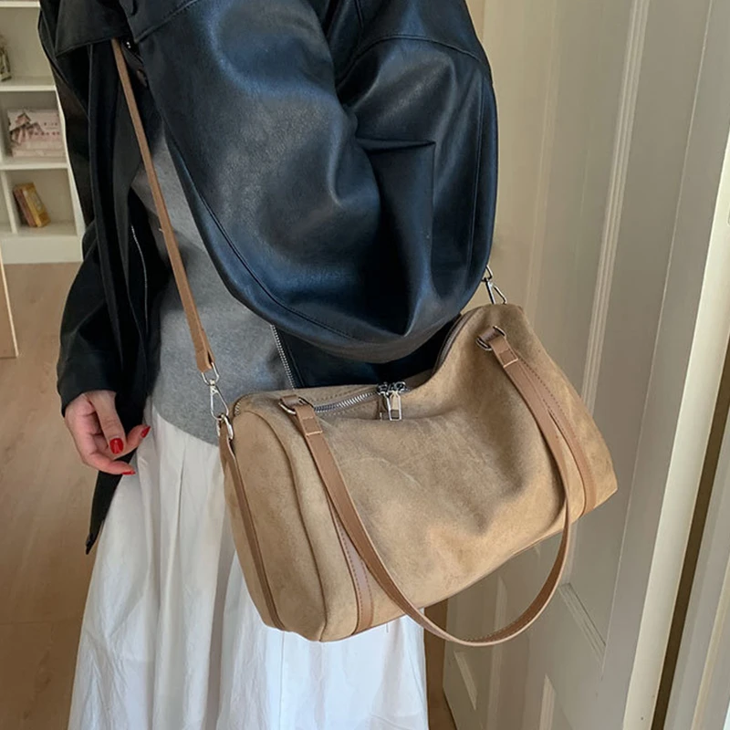 Damen-Handtaschen mit großer Kapazität, lässige Retro-Umhängetaschen aus Wildleder mit Reißverschluss, einfarbige Schultertaschen für den Alltag. – Detail 13