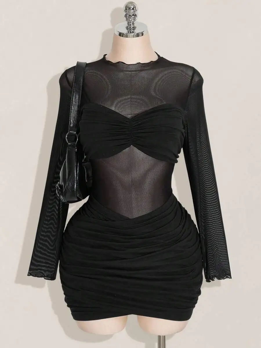 

Черное мини-платье из прозрачной сетки с длинными рукавами, драпированным лифом и юбкой