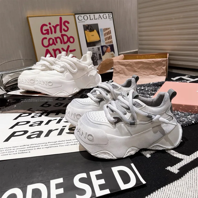 

Женские массивные кроссовки на платформе в винтажном стиле, белые, с эффектом потертости, повседневные прогулочные туфли на толстой подошве, модные, трендовые, на высоком каблуке, с утолщенной подошвой