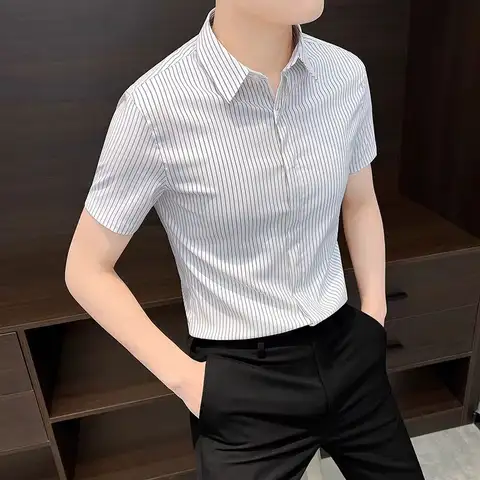 신상 여름 남성 반팔 스트라이프 셔츠 한국 슬림핏과 트렌디한 비즈니스 다리미 프리 및 주름 방지 셔츠