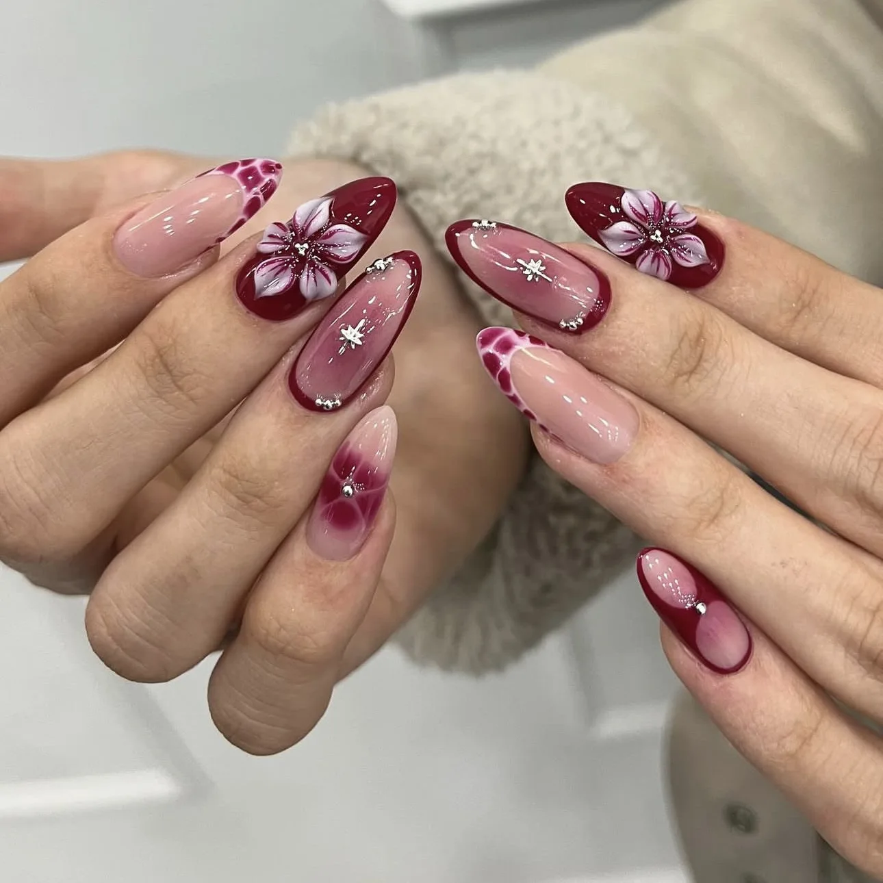 

24Pcs Red Smudge Leopard Print French Fake Nails Mid-length Almond Full Cover Nails Tips 3D Flower Reusable Press on False Nails