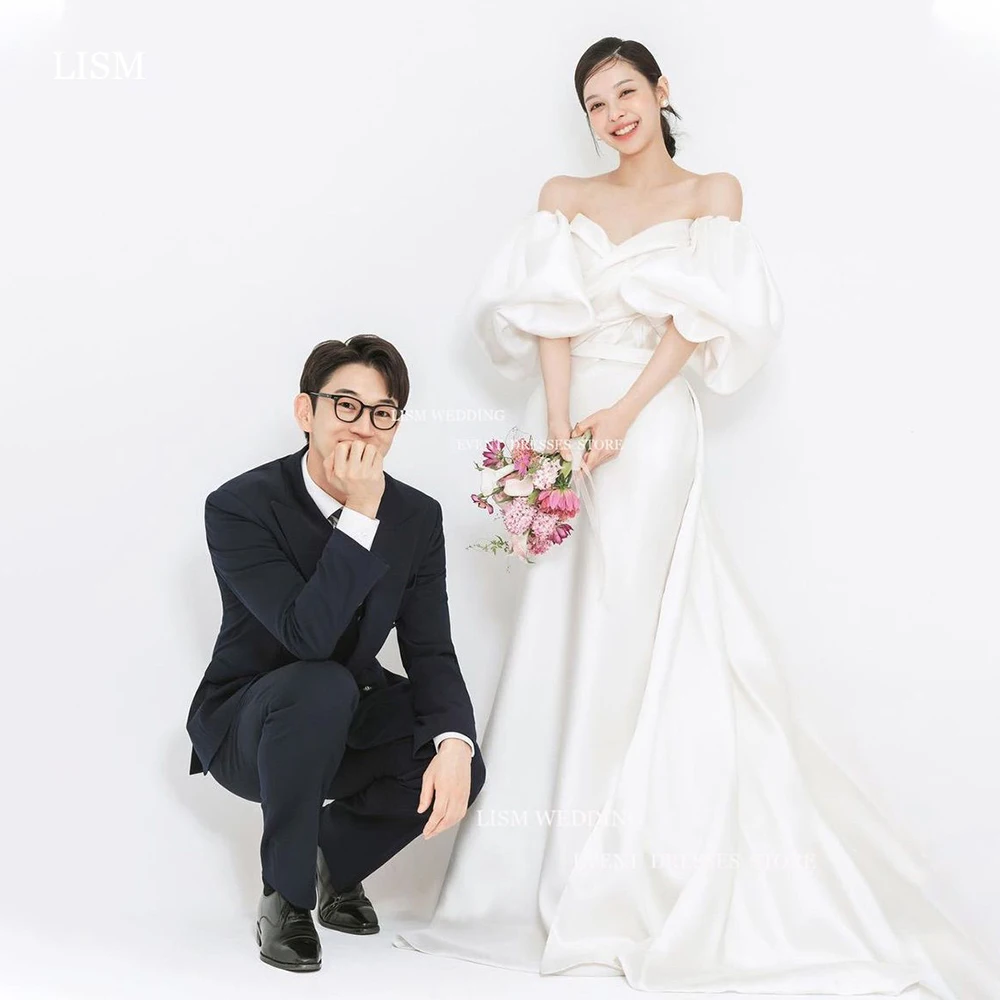 

LISM Graceful Off Shoulder Korea Wedding Dress Photoshoot Puff Sleeve Mermaid Bridal Gown Soft Satin Floor Length 한국 웨딩드레스