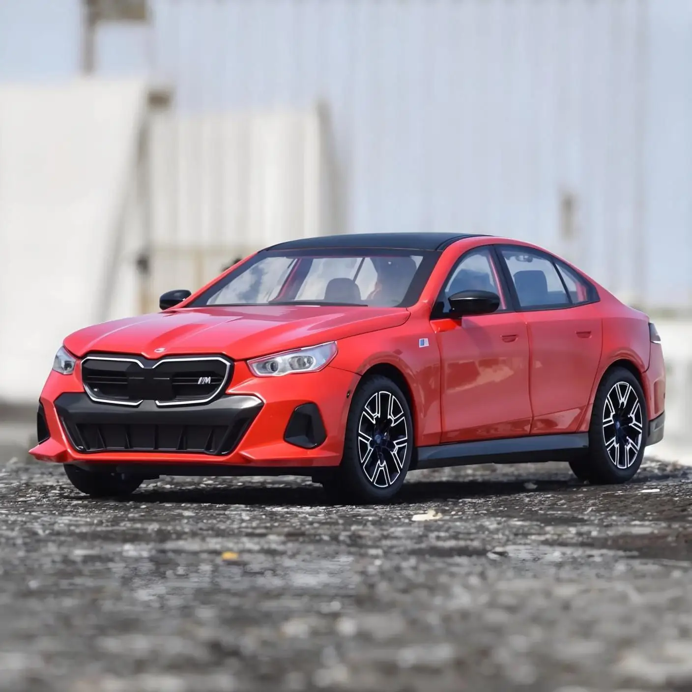 Модель литая из металлического сплава в масштабе 1:24 для BMW I5 M60 Xdrive, модель автомобиля со звуком и фото, уличная коллекция, хобби,