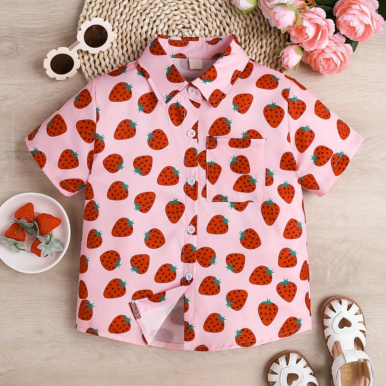 

Girls Cute Sweet Strawberry Print Hawaiian Style ﻿Short Sleeve Shirt Lightweight Summer Vacation Top Fashionable Collar