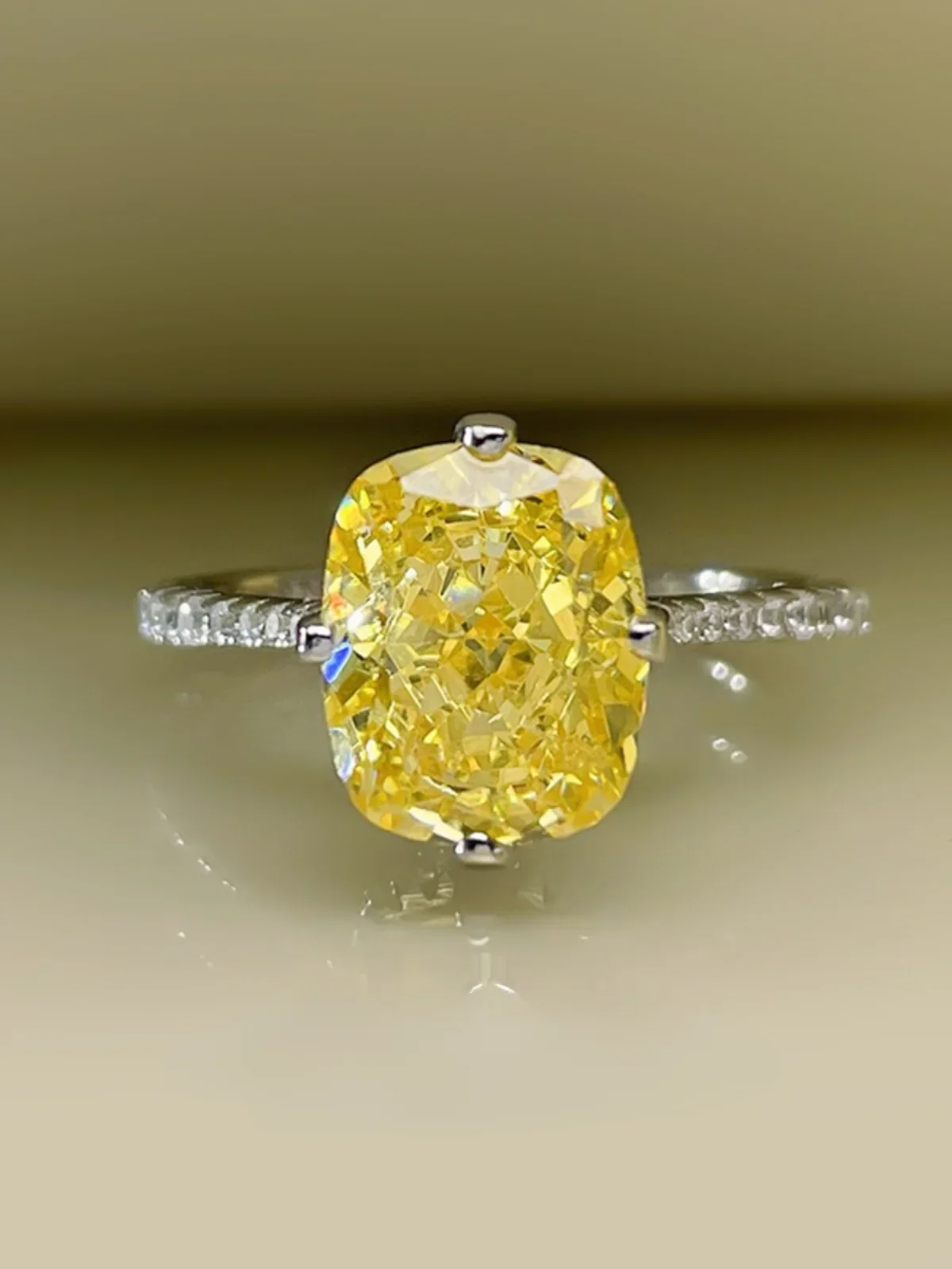 High Ding 4-carat yellow diamond 925 sterling silver ring, high carbon diamond technology gemstone, daily simple egg shape