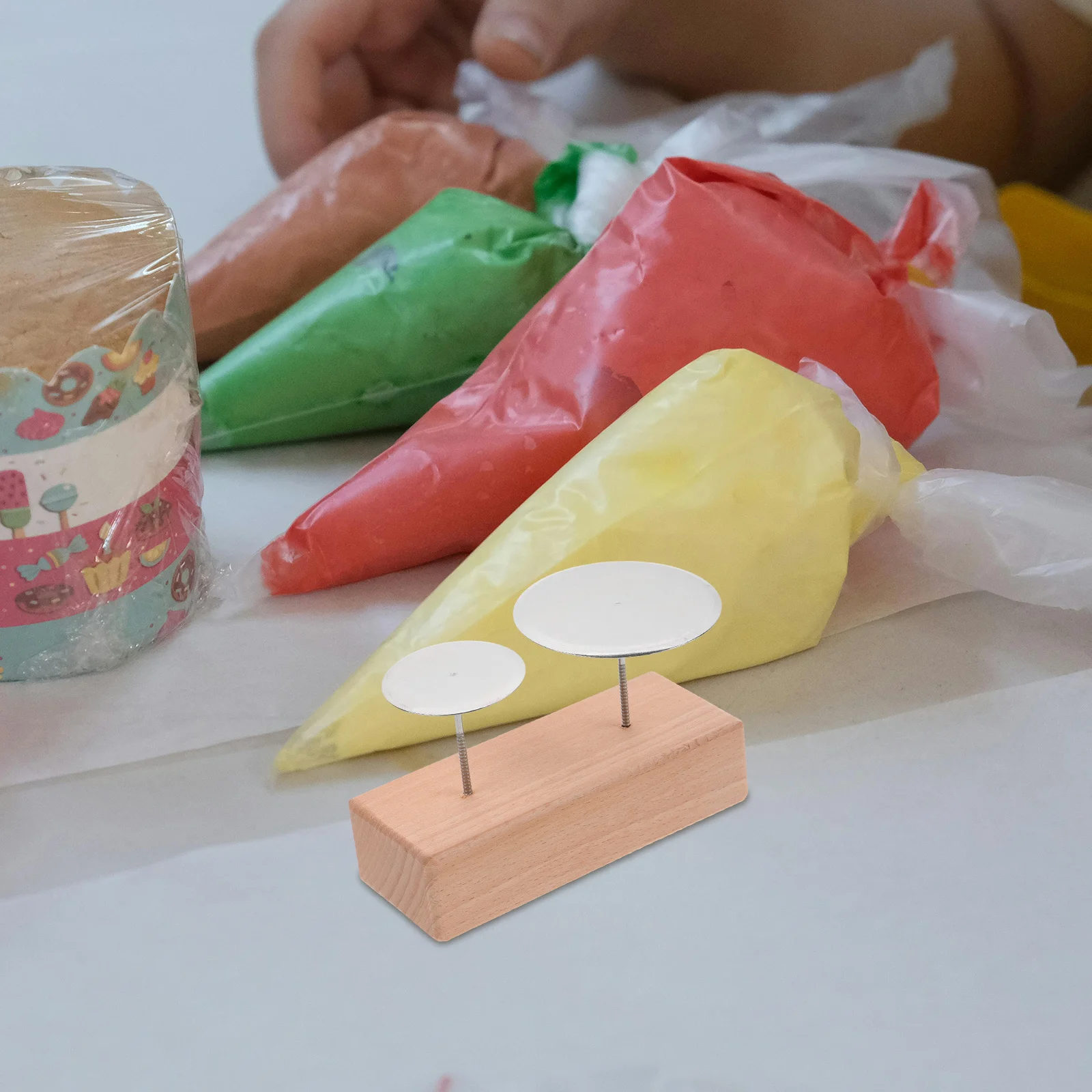 

1Set Wooden Flower Nail Holder Stainless Steel Cake Display Stand Baking Flower Nail Base Baking Tools