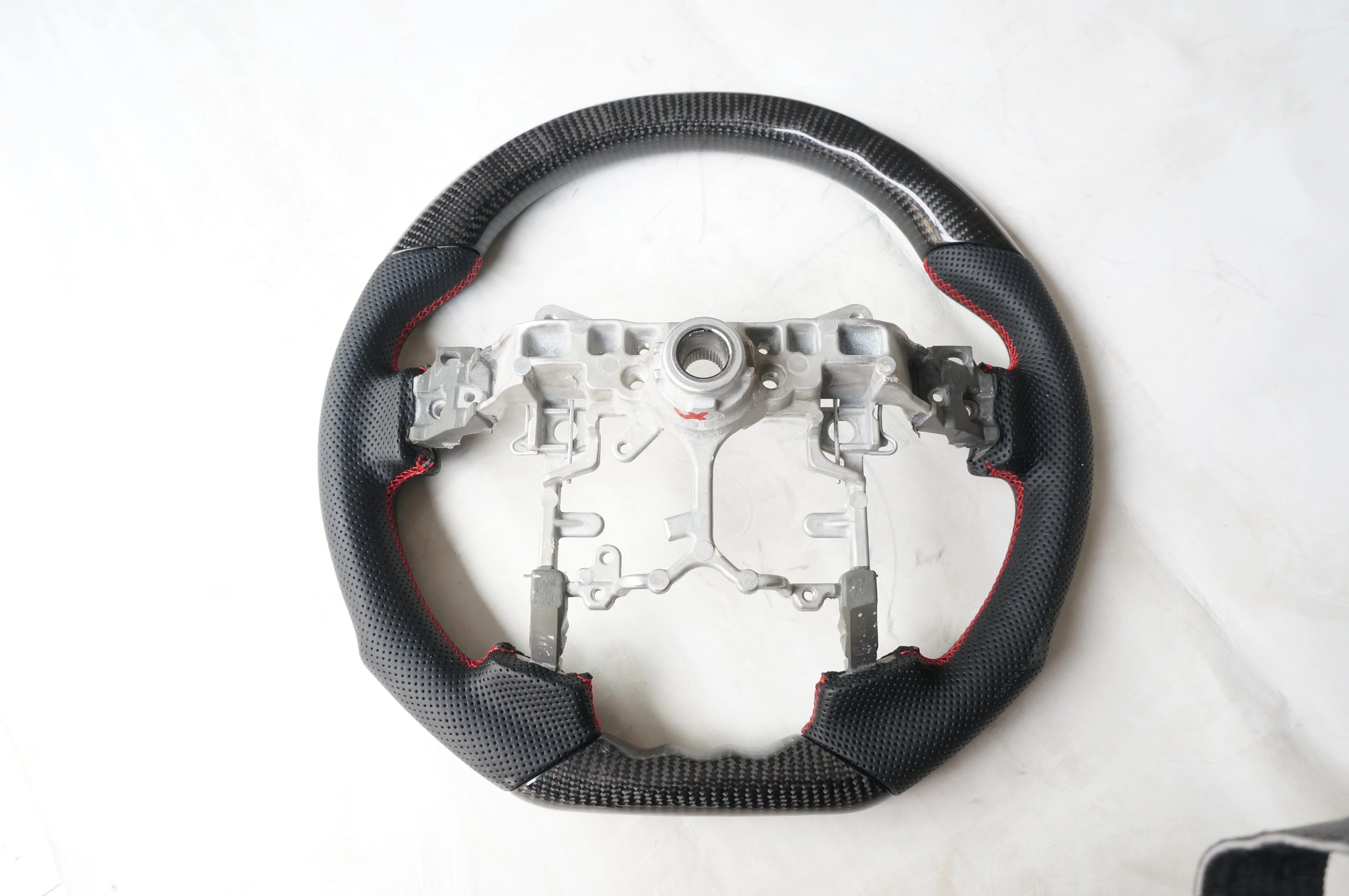 YTcarbon Custom Car Steering Wheel For Reiz Mark X  Carbon Fiber Steering wheel Vehicle Parts