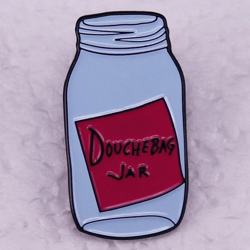 Schmidt The Douchebag Jar Emaille Pin Abzeichen Brosche TV Show Neue Mädchen inspirierter Schmuck Lustiges Teenager-Geschenk