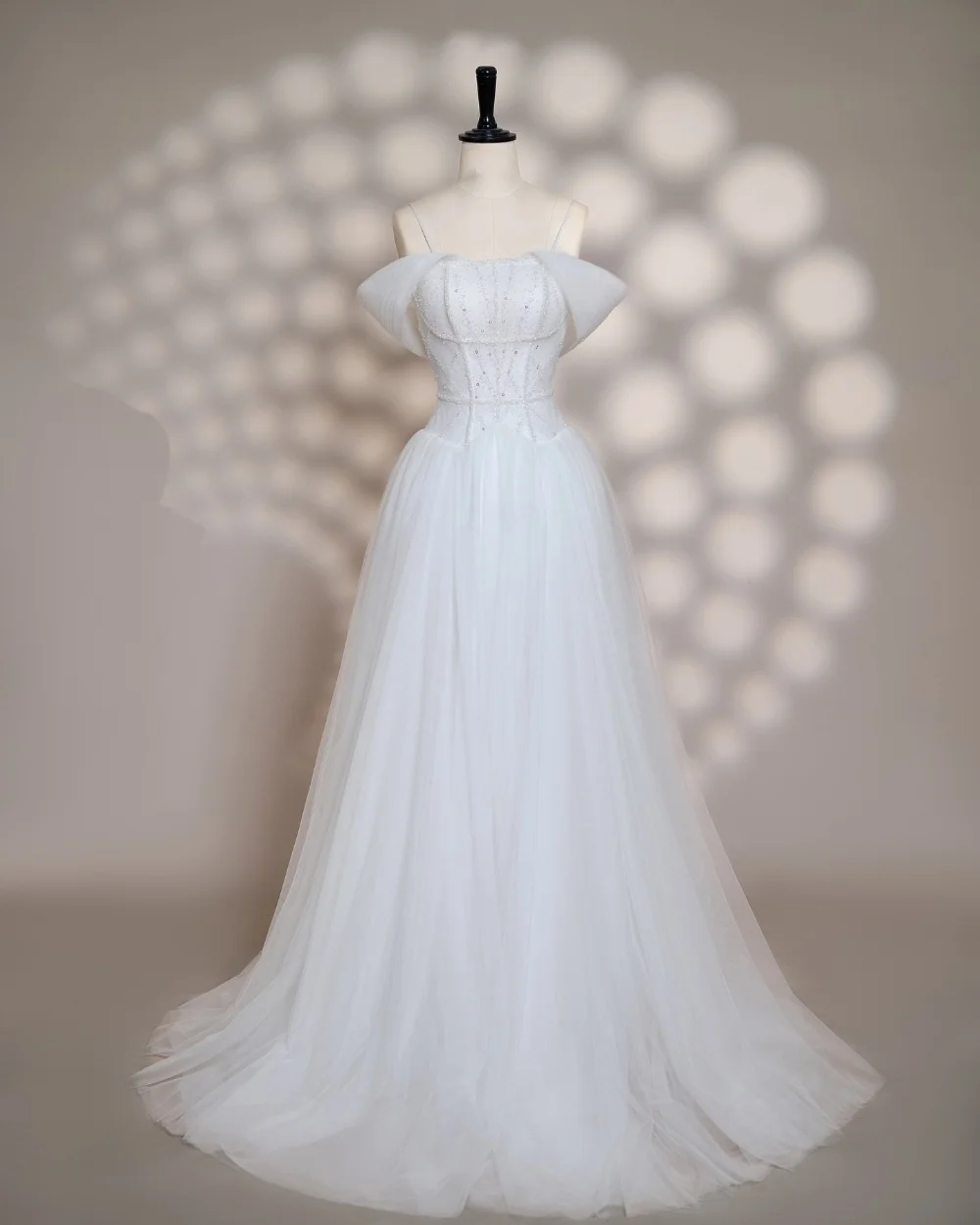 

Customized White Tulle Luxurious Pastrol Beading Sequined A-line Off-the-shoulder Long Dresses Evening Dresses for Woman Retro