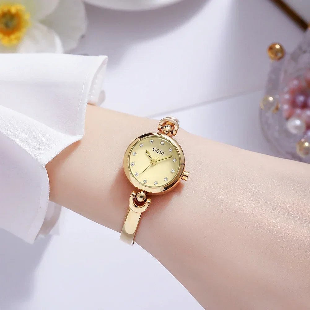 Elegante à prova dwaterproof água relógios de pulso de quartzo dourado para mulheres luxo pulseira de corrente de aço índice de diamante pequeno mostrador senhora relógio de pulso