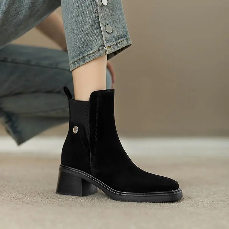 Camurça feminina botas de tornozelo grosso moda sapatos de salto alto nova tendência bombas 2025 inverno goth casual aconchegante salto alto chelsea b