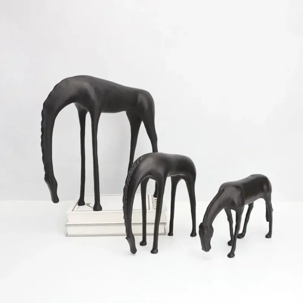 Black Cast Iron Abstract Horse and Deer Statue, Simulated Animal Model Sculpture, Office Desk Ornament, Modern Home Decoration