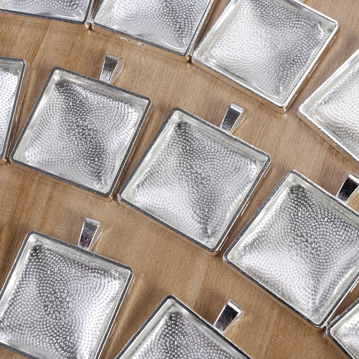 

20 Sets Square Alloy Pendant Trays Silver Vintage Cameo Settings for Resin Crafts Photo Jewelry Square Bezel Pendant Trays