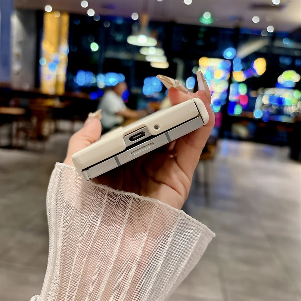 حافظة هاتف فاخرة بلون سادة لهاتف سامسونج جالاكسي Z Fold 7 6 5 محور مفصلي مقاوم للصدمات غلاف صلب للكمبيوتر الشخصي (الغطاء الخلفي فقط)