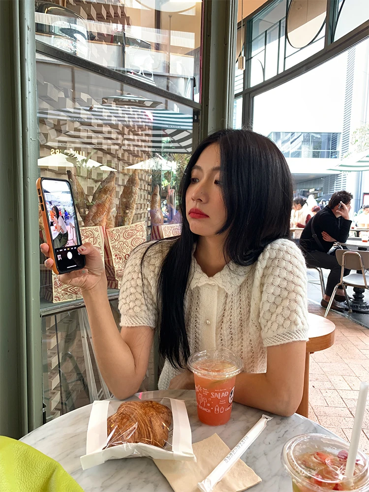 

Spring 2025 White Slim Fit Knitted Cardigan Women's ort Sve Hollow Outwear Commute Sle Korean Version Knitted Sweater