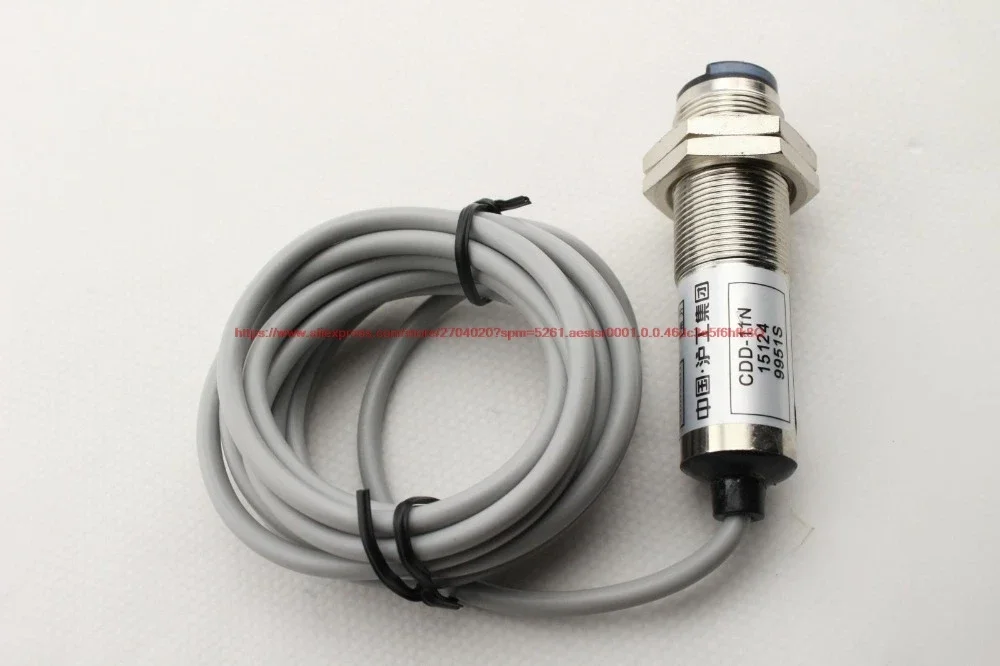 

New genuine CDD-40N M18 diffuse reflective photoelectric switch, DC four wire NPN normally open + normally closed, 40cm