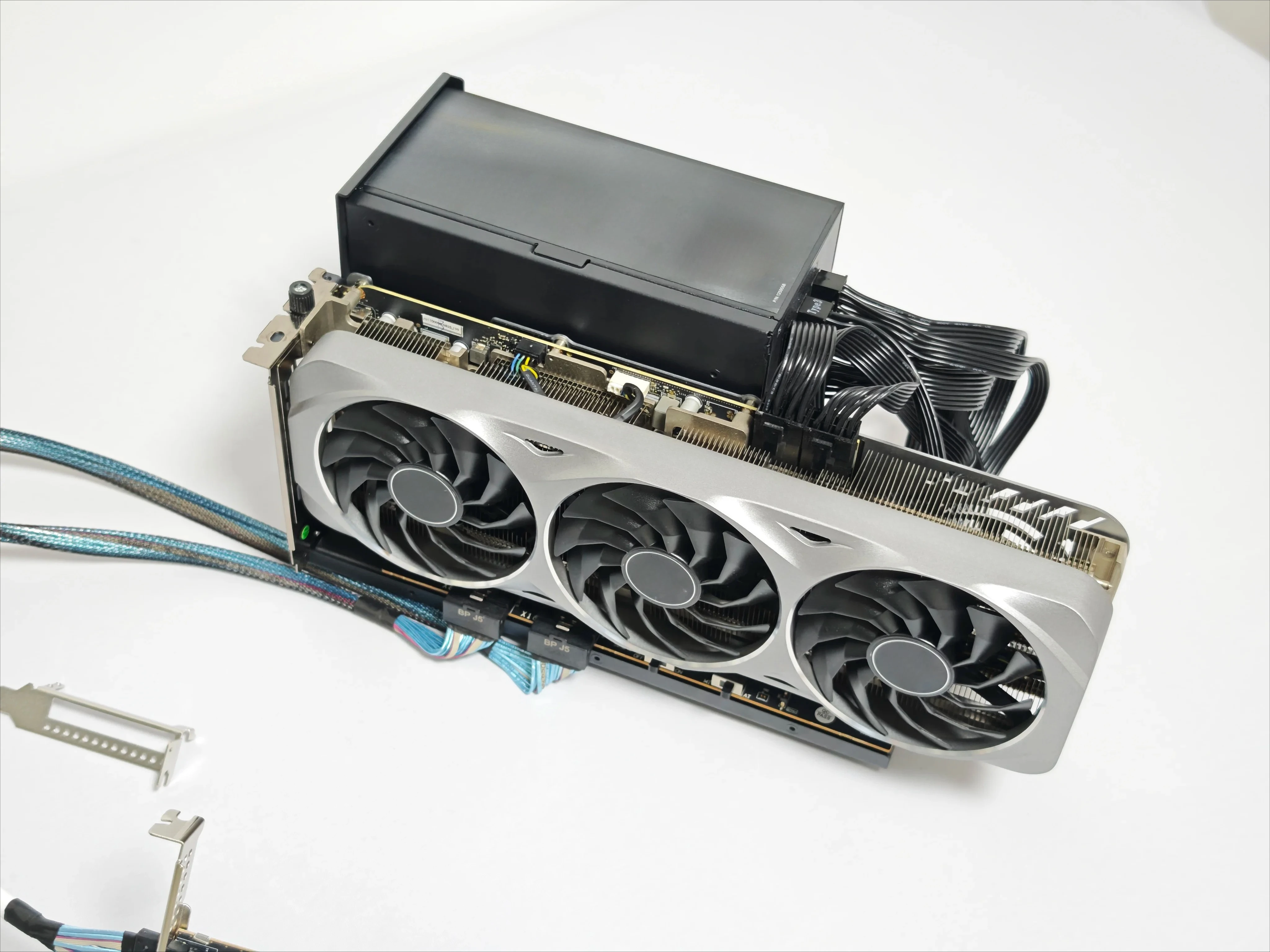 PCIe4.0 External Graphics Dock SFF8654 Dual Cable External EGPU Dock Laptop Desktop Independent