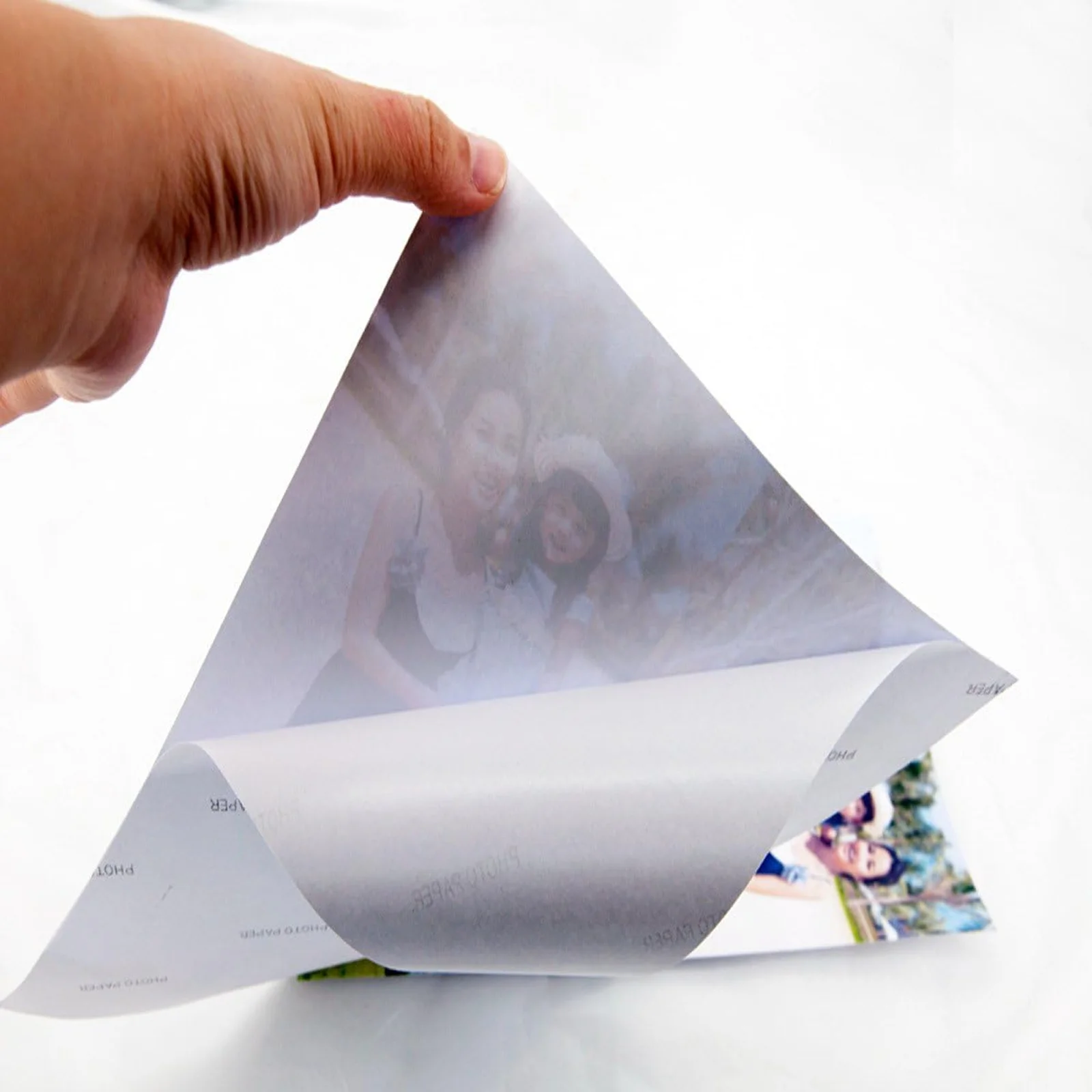 100 Sheets 5x7 Inch Adhesive Glossy Photo Paper 12.7x17.8cm 135Gsm Compatible with Inkjet Printing Sticker Paper Home Office Use