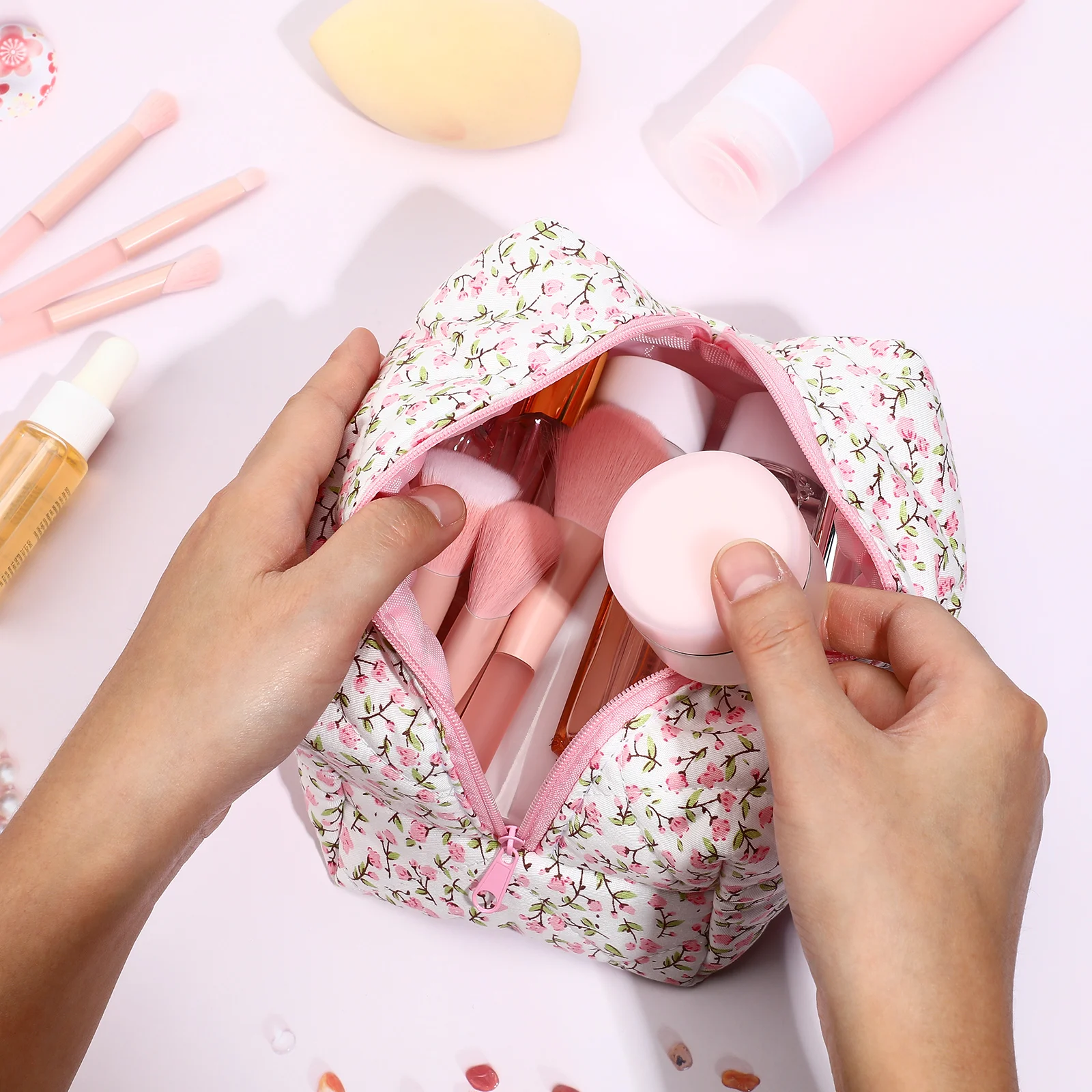 

Pink Floral Makeup Bag Lightweight Portable Cosmetics Organizer Travel Tampon Holder Stylish Zipper Closure Multipurpose Storage