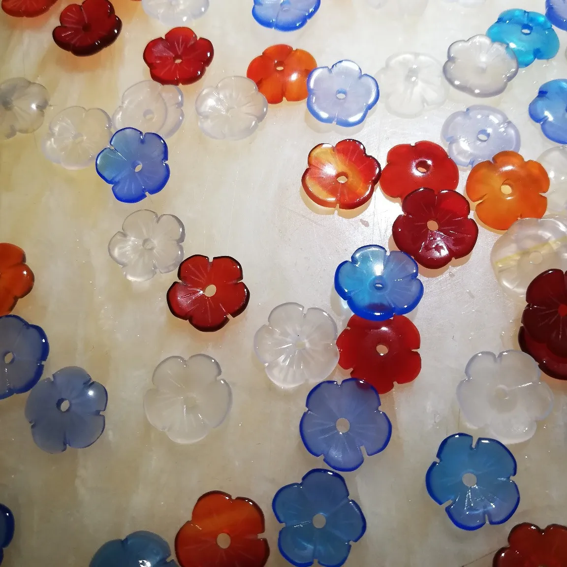 Wholesale 20pcs 100% Genuine 12mm Carnelian Agate Beads Hand-Carved Flower Gemstone Pendants for Jewelry Making